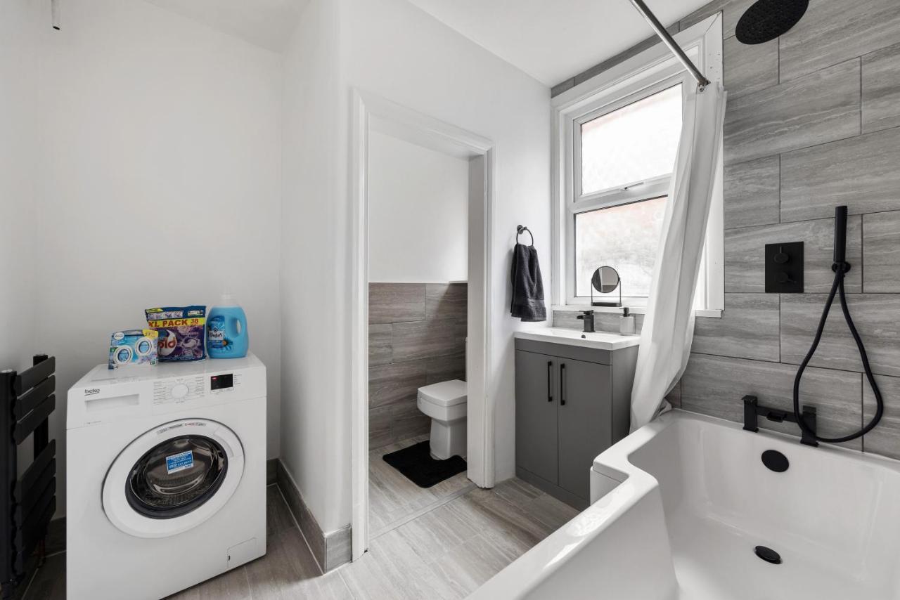 Beautifully Modern 2-bed W/garden Apartament Londra