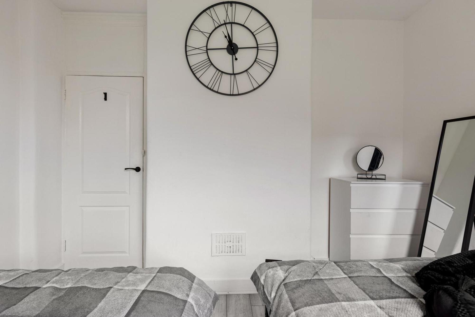 Beautifully Modern 2-bed W/garden Apartament *